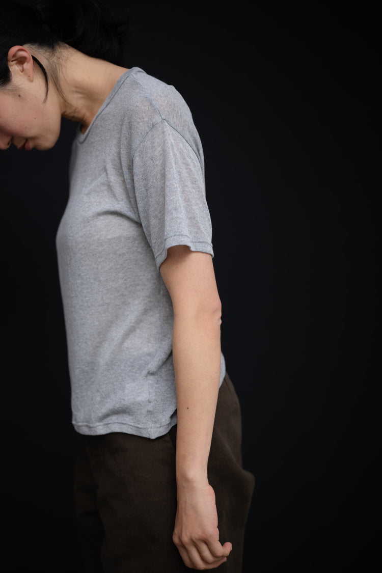 Thin knit T-shirt